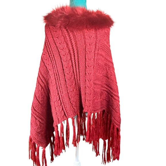 Luxury Red Knitted Poncho with Plush Fur Collar - Cable Knit Fringe Wrap Shawl - Picture 5 of 10
